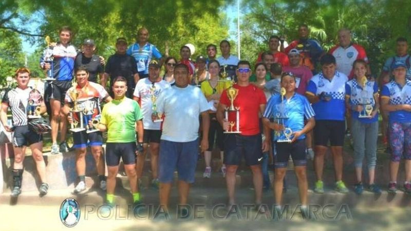 Los campeones de ciclismo-mountain bike en las Olimpiadas Policiales
