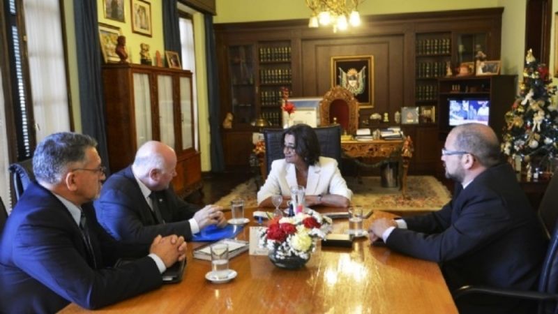 La Gobernadora dialogó con senadores del FCS