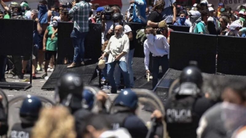 Gravísimos incidentes afuera del Congreso