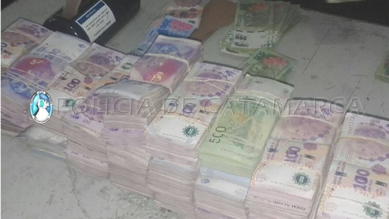 Llevaban casi 1 millón de pesos en el auto