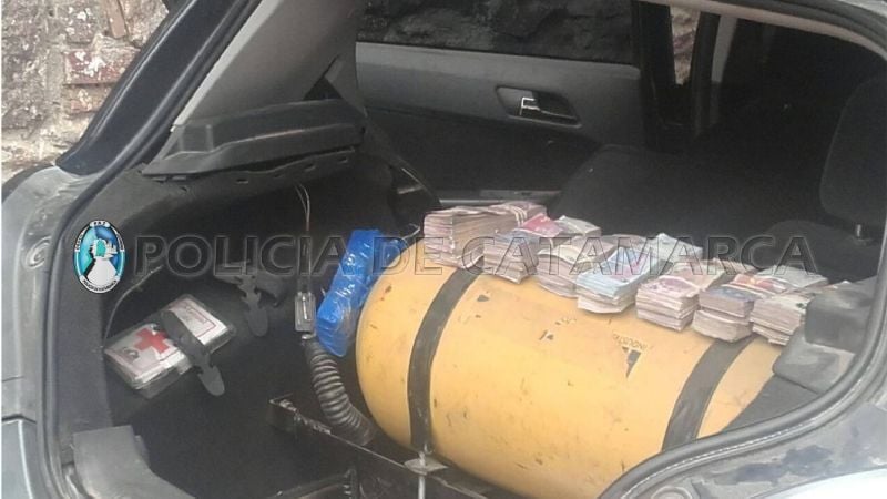 Llevaban casi 1 millón de pesos en el auto