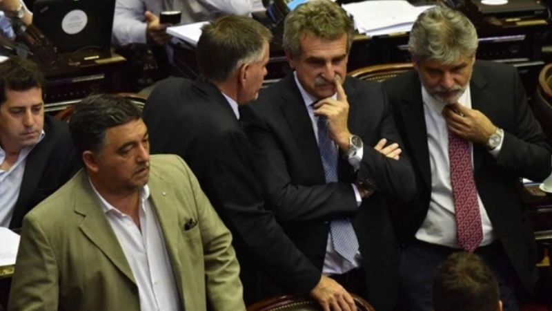 Para Cambiemos la reforma beneficia a gobernadores y para los K es un "saqueo"