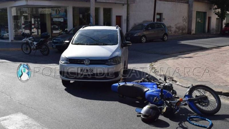 Chocaron un auto y una moto