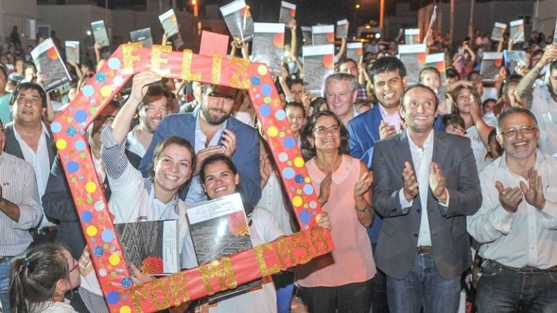 Lucía entregó otras 70 viviendas en Valle Chico