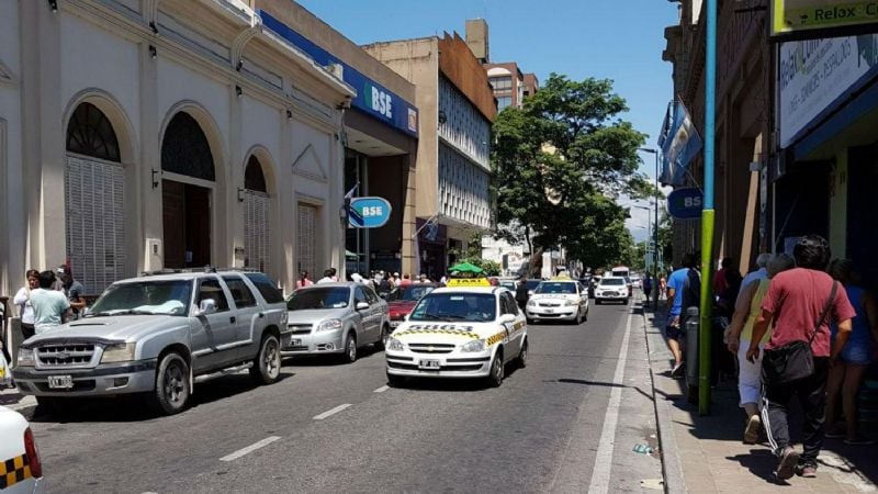 Le abrieron el maletín en pleno microcentro y le robaron $ 50.000