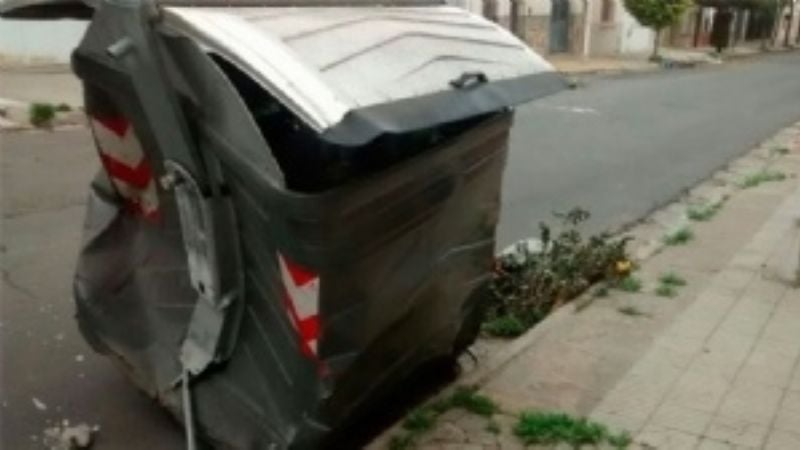 Chocó contra un contenedor