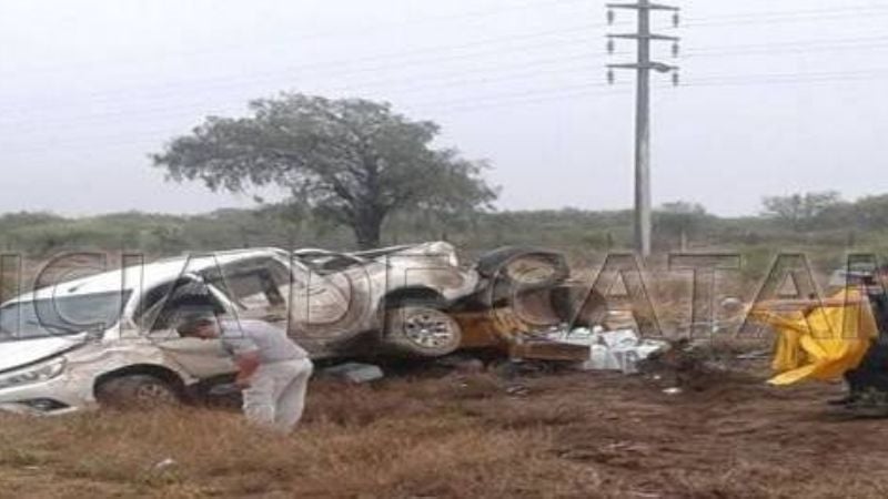 Volcó una camioneta con carro