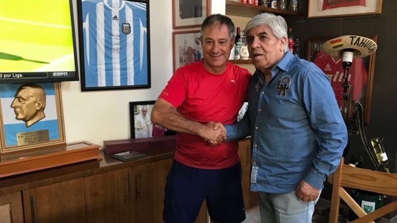 Regalo de Navidad para el “Rojo”: Sigue Holan como DT