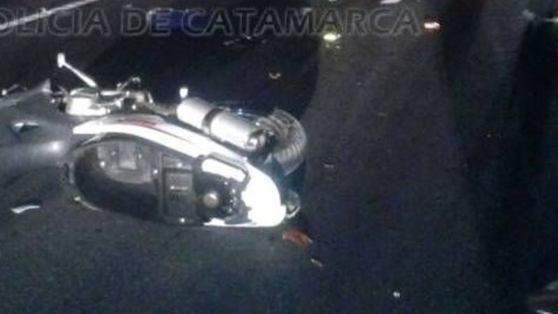 Mujer se accidentó con su moto en la Circunvalación