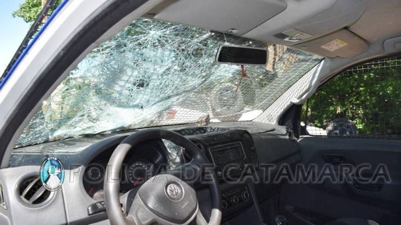 Emboscaron a policías, los atacaron y les sacaron armas