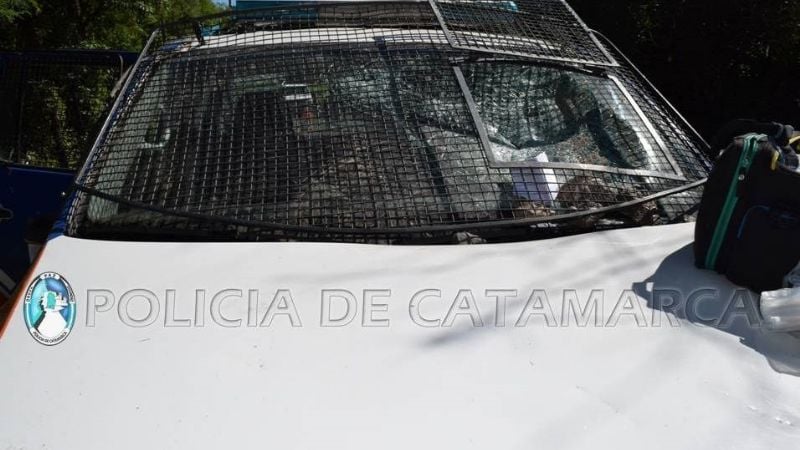 Emboscaron a policías, los atacaron y les sacaron armas