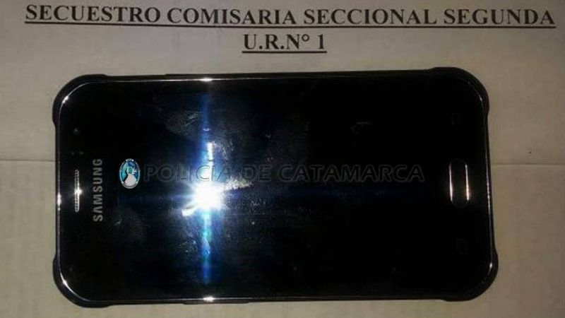 Le robó el celular a un familiar suyo