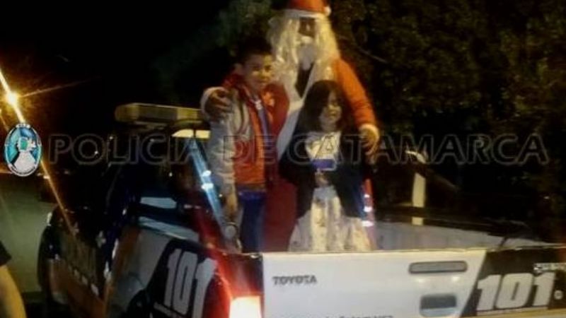 Papá Noel recorrió diferentes barrios de la zona norte de la Capital