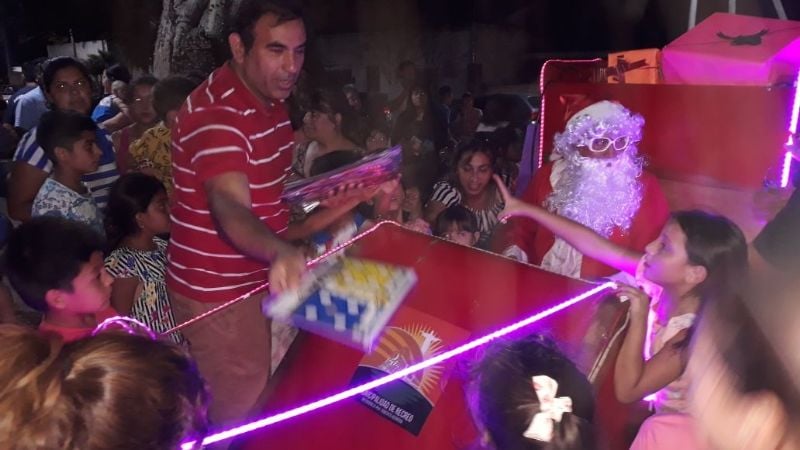 Papá Noel llevó alegría a los niños en Recreo