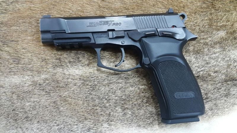 Recuperan una pistola de la policía