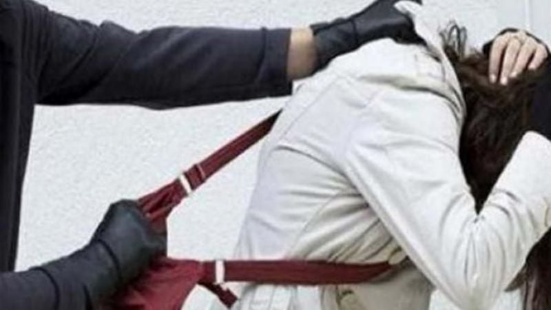 Delincuente atacó sin piedad a una mujer para robarle