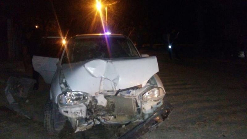 Grave accidente: Chocó contra una columna de cemento