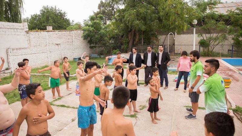 Chicos de los hogares disfrutan de las colonias de vacaciones