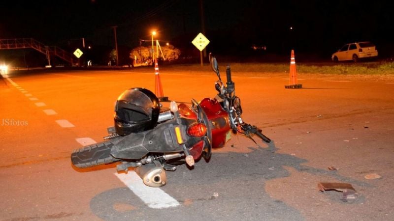 Tres menores en moto chocaron con animales
