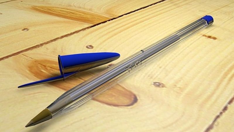 Joven trans le cobró a su jefa y le clavó una lapicera en la mano