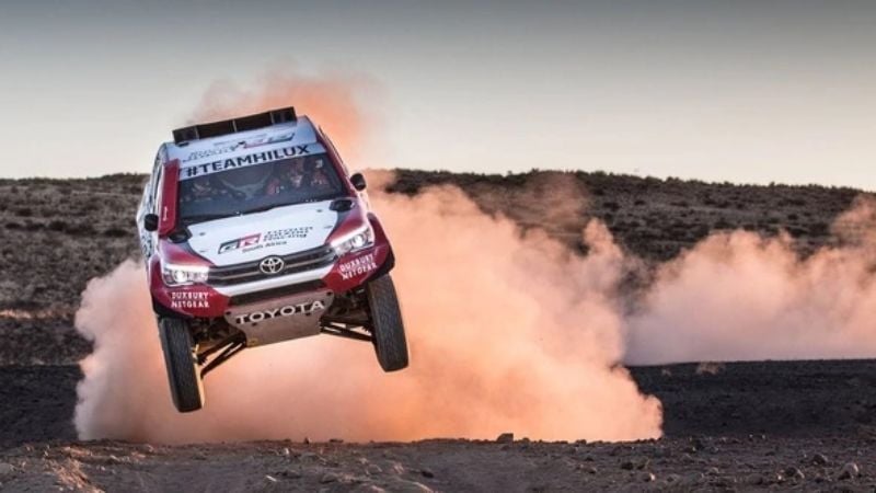 Toyota “pone todo” para ganar el Dakar 2018