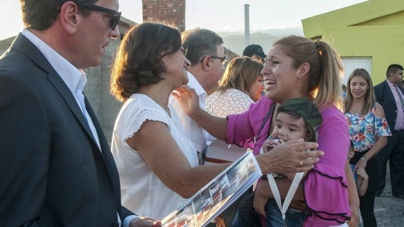 La Gobernadora entregó viviendas