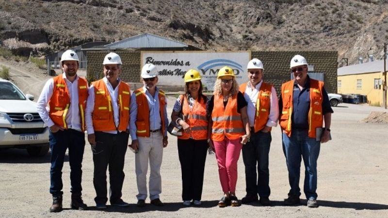 El ministro de Educación visitó la Escuela de Farallón Negro