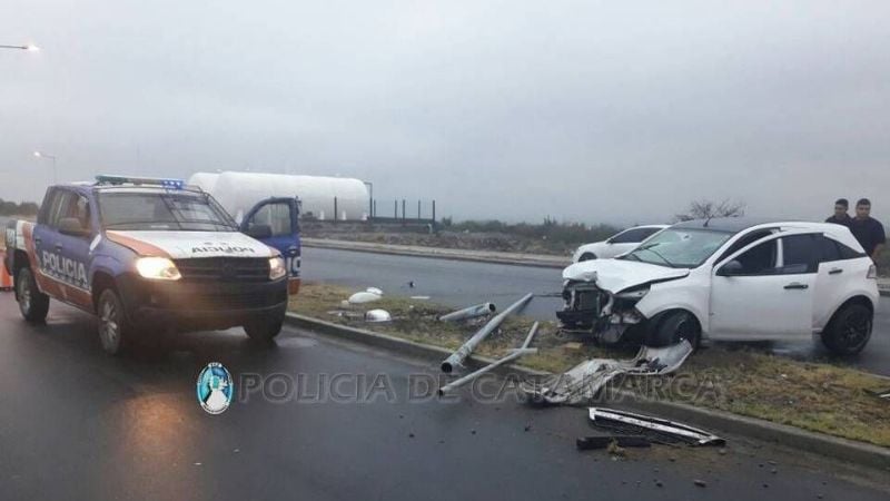 Impactó contra un poste de luz en Valle Chico