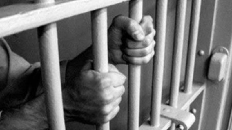 Agredió a sus hermanas