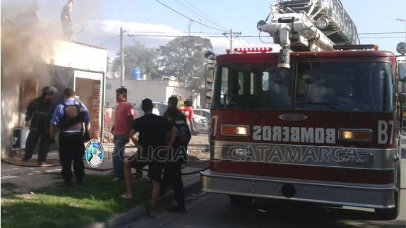 Incendio en la casa de una septuagenaria que debió ser atendida por médicos
