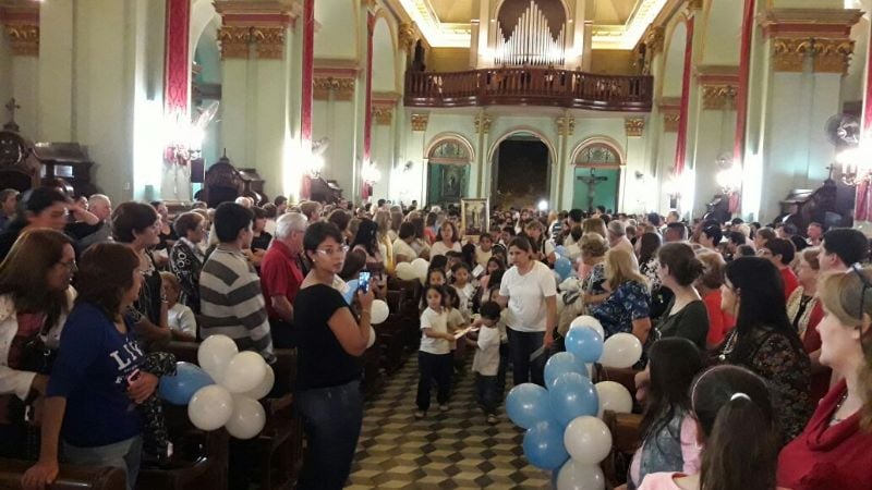 Homenaje de los niños a la Virgen del Valle