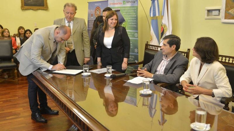 Entrega de aportes para fomentar la energía renovable