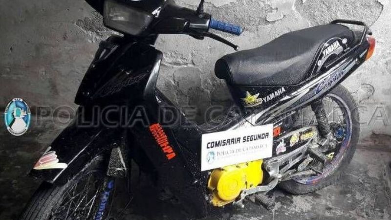 Motochorros golpearon salvajemente a una joven para robarle