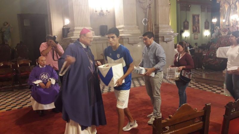 El deporte y los mercantiles rindieron homenaje a la Virgen