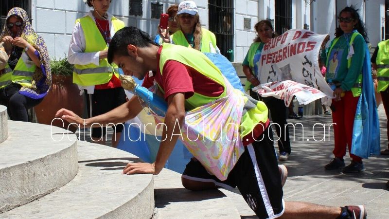 Peregrinos se rinden a los pies de la Virgen del Valle