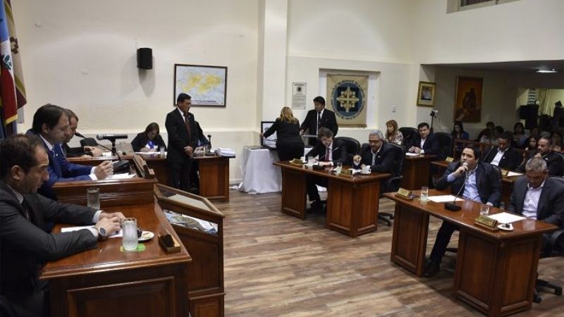 Sesión especial a concejales que cumplen su mandato