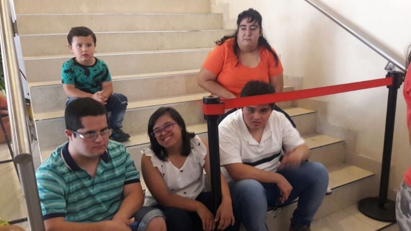 Niños de escuela especial conocieron el cine