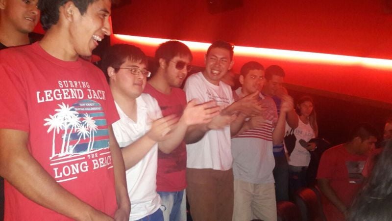 Niños de escuela especial conocieron el cine