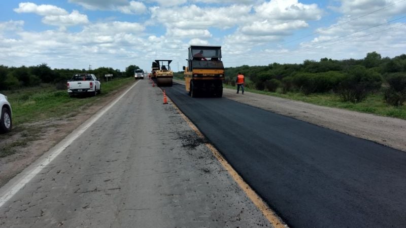 Reconstruyen tramos deteriorados de la ruta 157