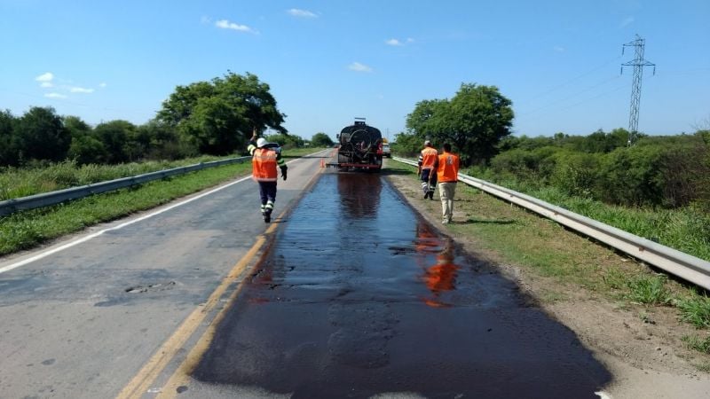 Reconstruyen tramos deteriorados de la ruta 157