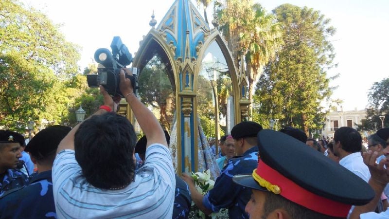 Transmisión televisiva de la Procesión y audio en vivo por Internet
