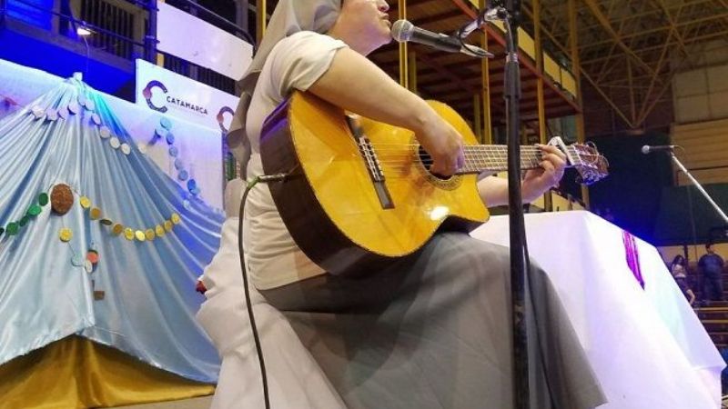 Mil personas vivieron el concierto de oración de la Hermana Glenda