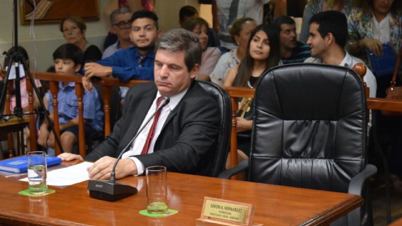 Simón Hernández no asumió como concejal