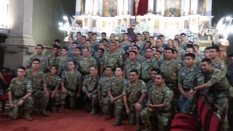 El Ejército llegó corriendo a rendir honores a la Virgen