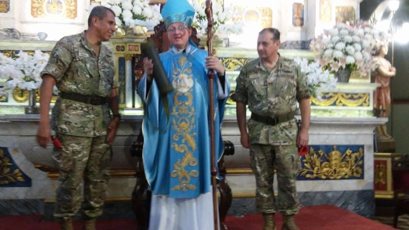El Ejército llegó corriendo a rendir honores a la Virgen
