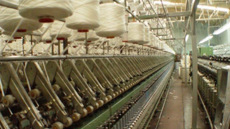 Cinco trabajadores despedidos de una textil