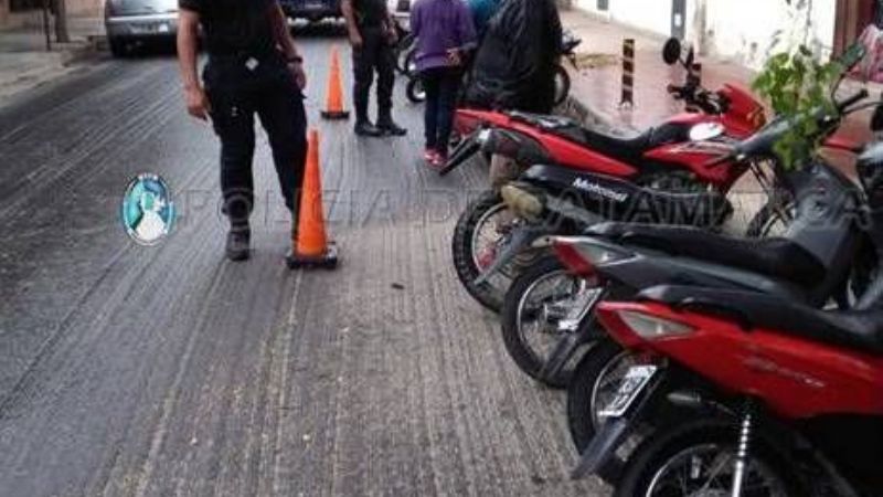 Retienen 20 motos en control vehicular