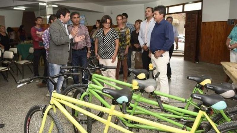 La Gobernadora entregó viviendas rurales en Santa María