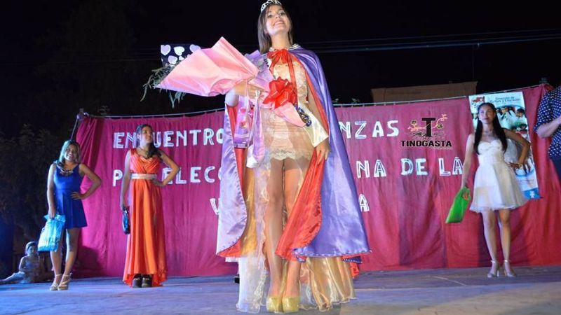 Elección de la precandidata a reina del centro en Tinogasta