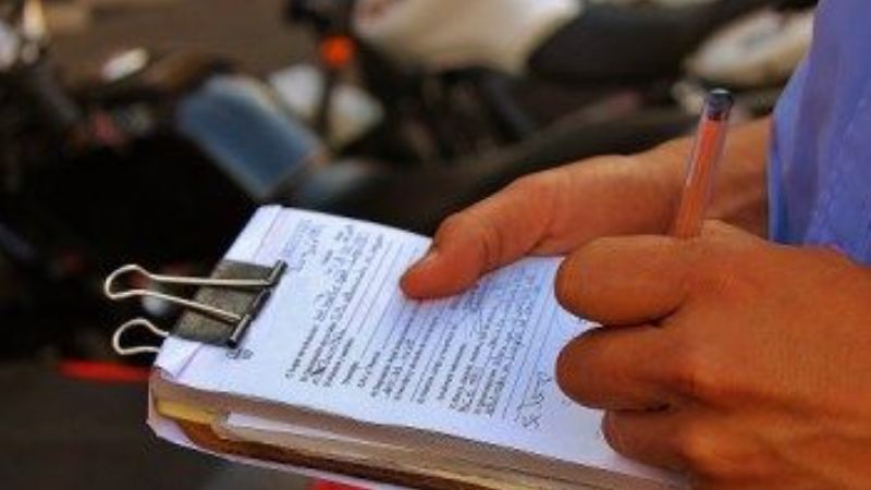 Le secuestran la moto por conducir ebrio en pleno centro